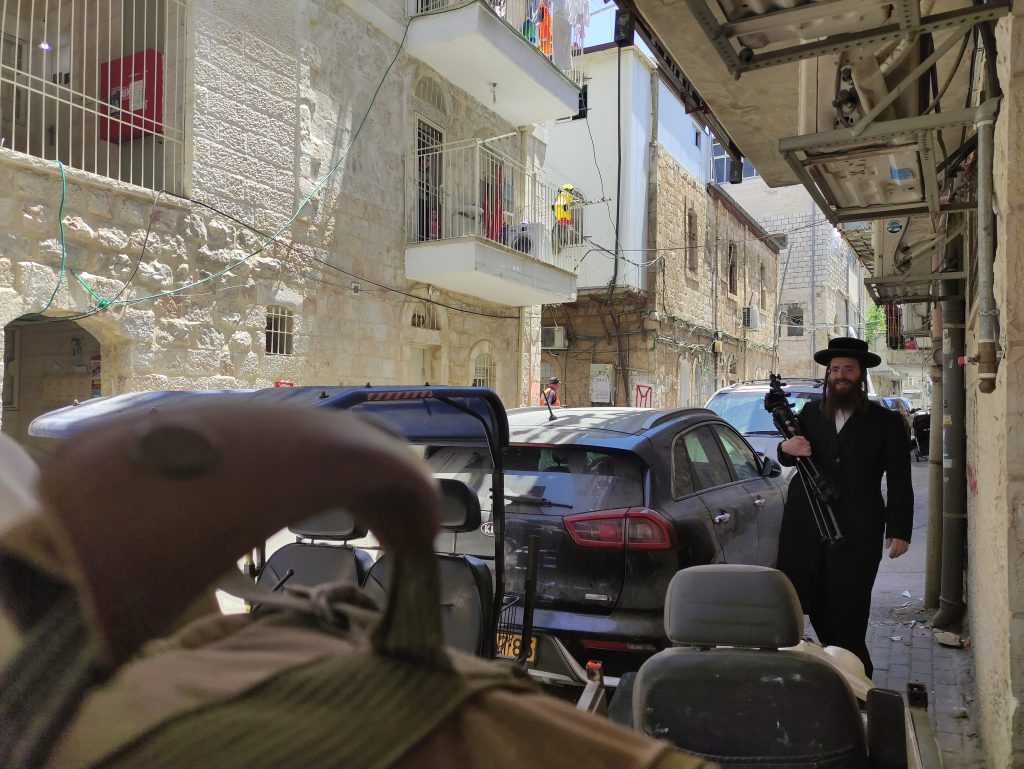 מאחורי הקלעים