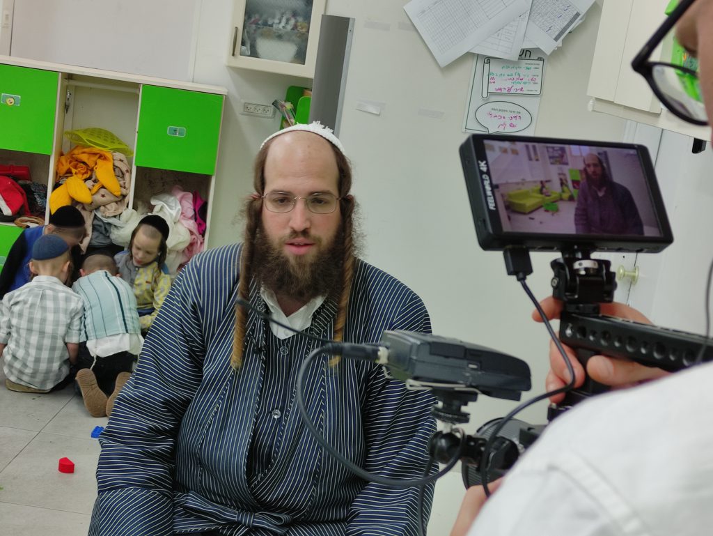 מאחורי הקלעים
