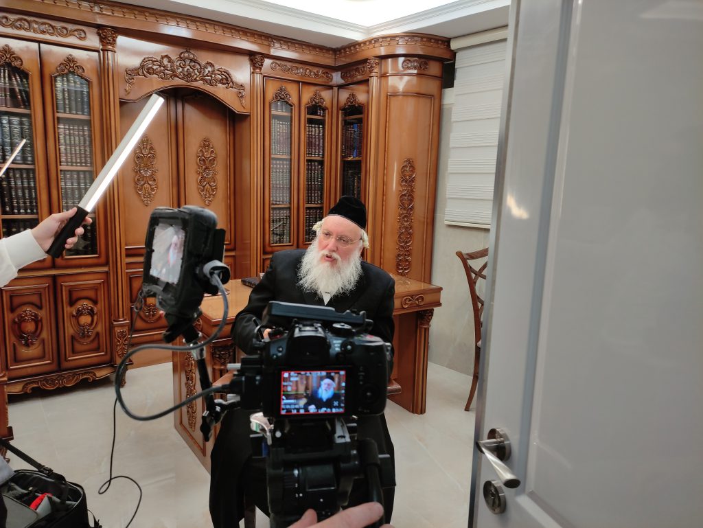 מאחורי הקלעים