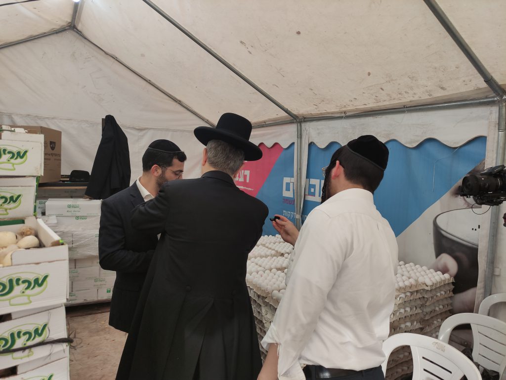 מאחורי הקלעים