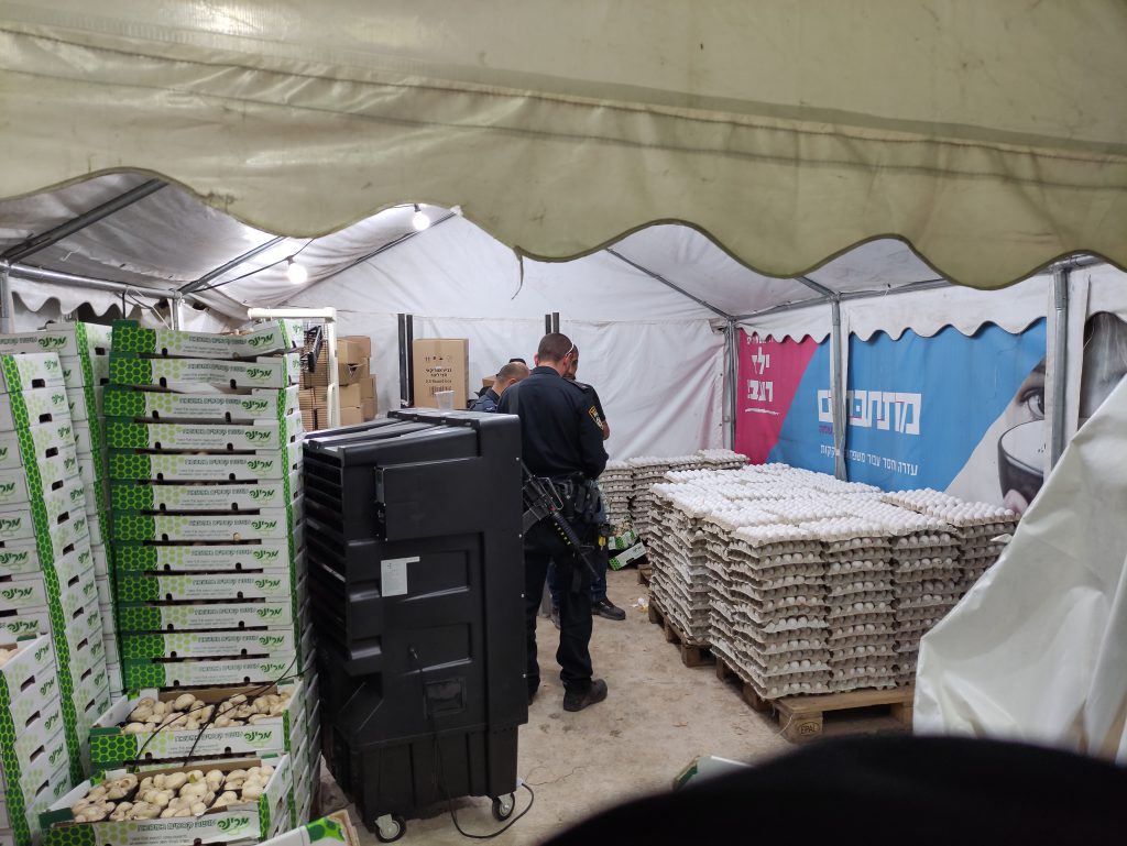 מאחורי הקלעים